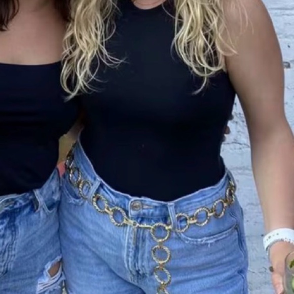 Nadia Chain
B-Low the Belt - Picture 5 of 5